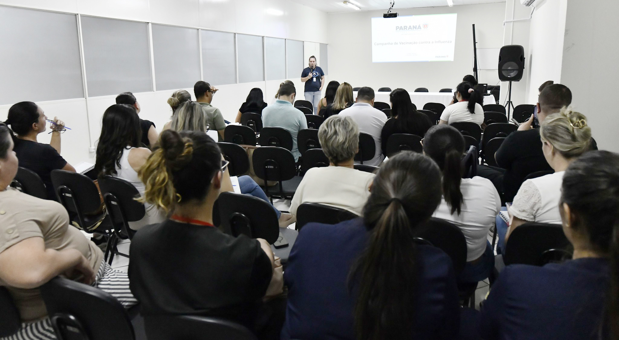 palestra no auditório da secretaria de saúde