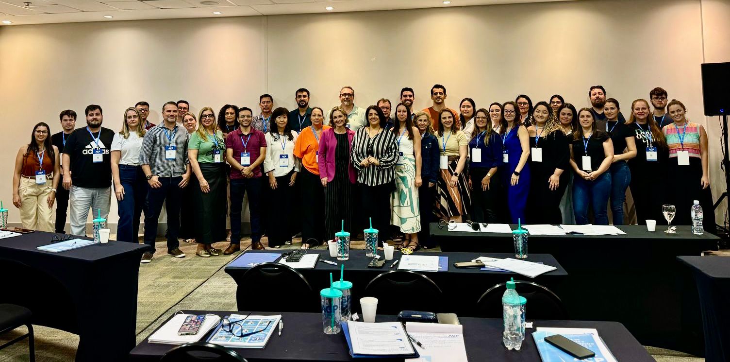 participantes do curso perfilados para foto oficial