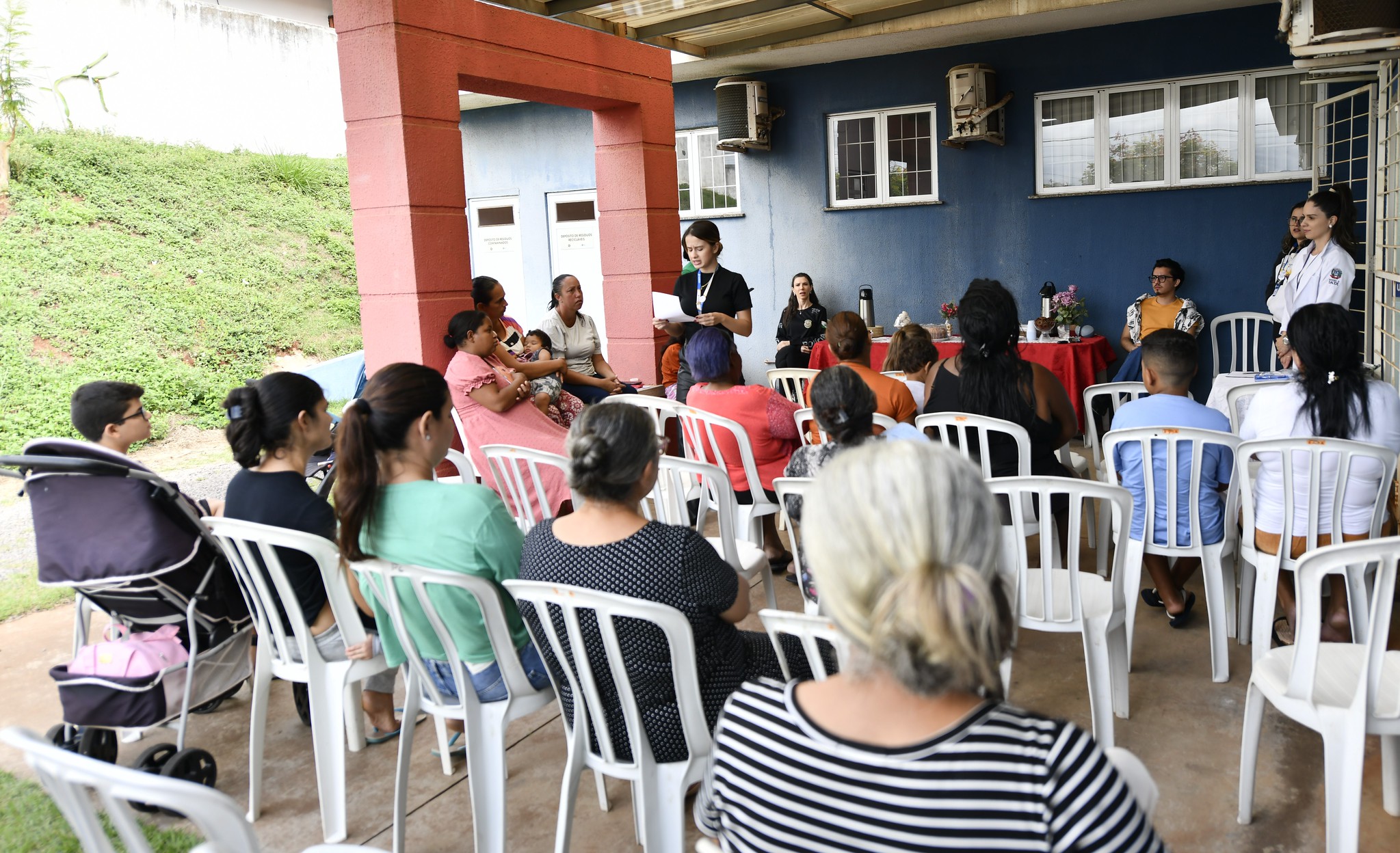 palestra com mulheres na unidade de saúde