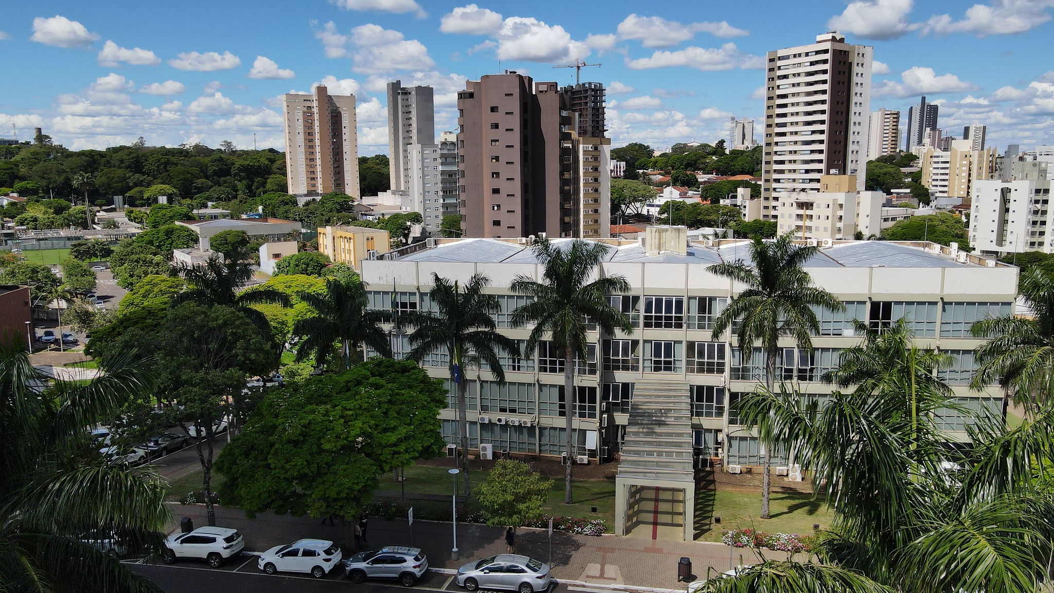 imagem aérea da sede da prefeitura municipal