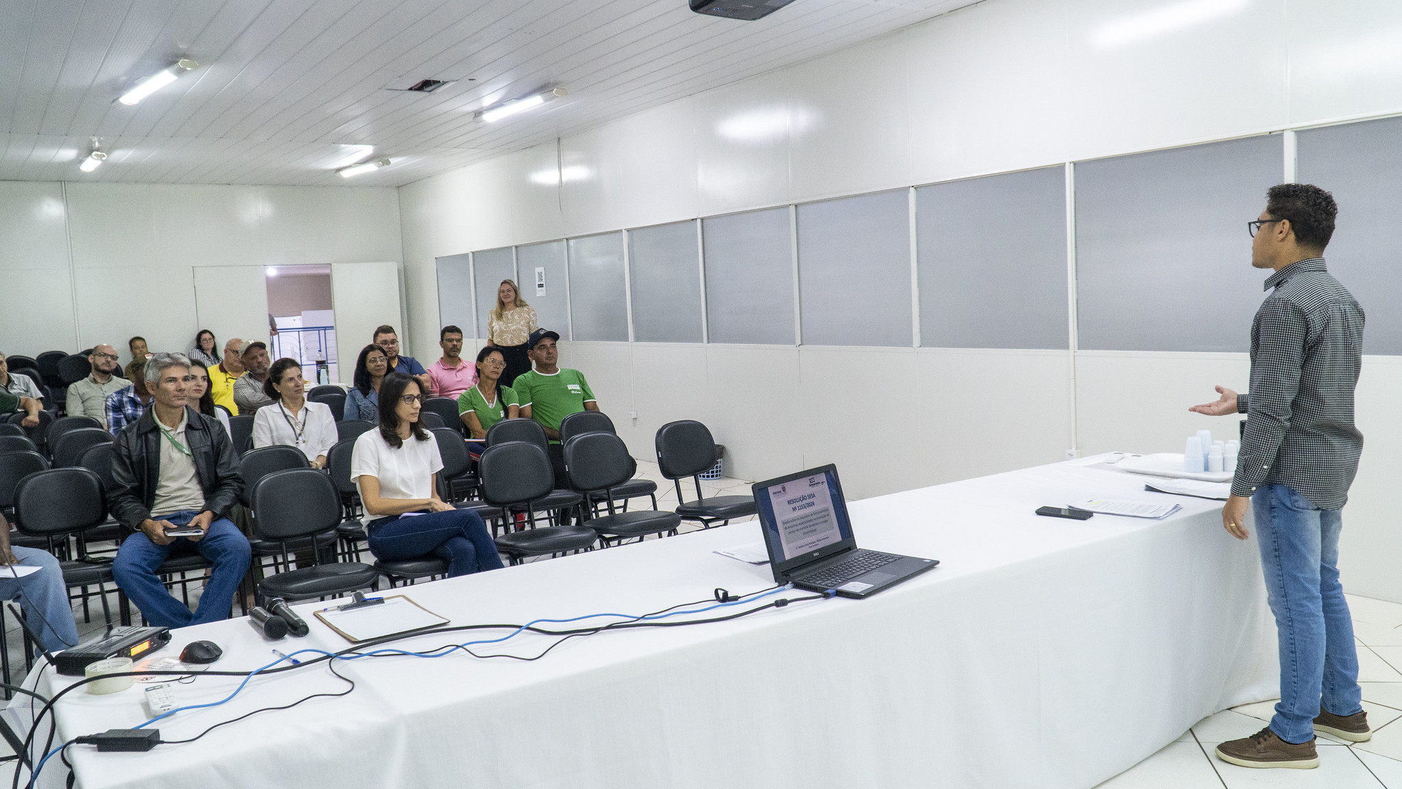 palestra no auditório da saúde