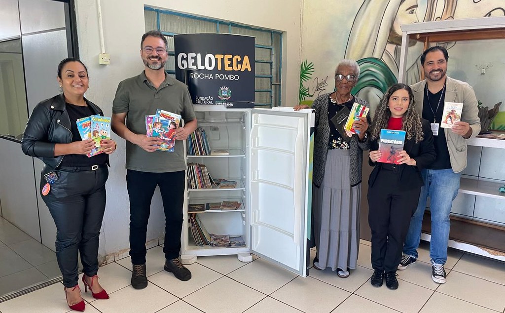 entrega da geloteca em entidade