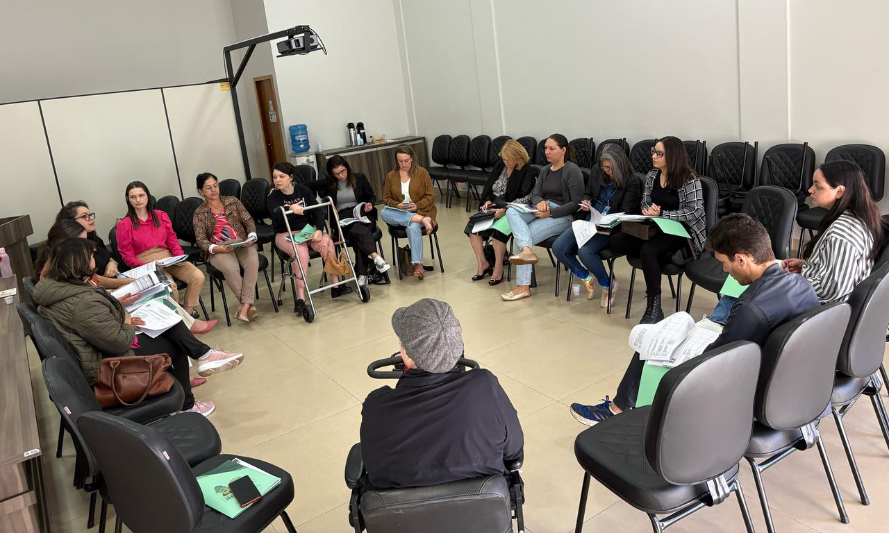 imagem da reunião da comissão organizadora da conferência do idoso