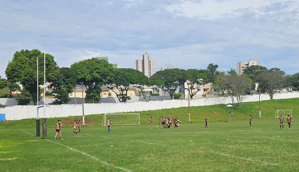 Imagem de uma partida de rugby masculino