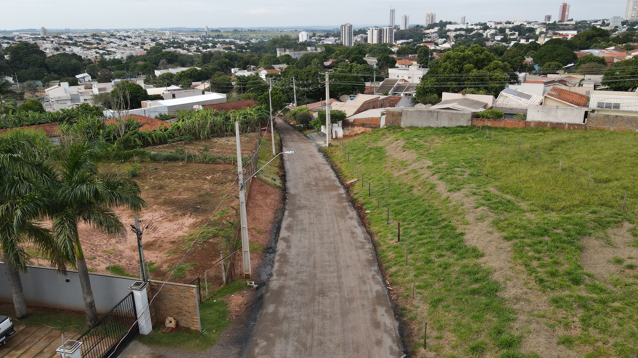 vista aérea do trecho que recebeu tratamento asfáltico na rua Monteiro Lobato