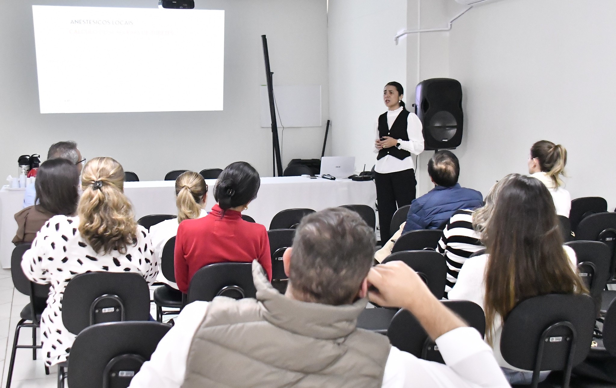 palestra no auditório da secretaria de saúde