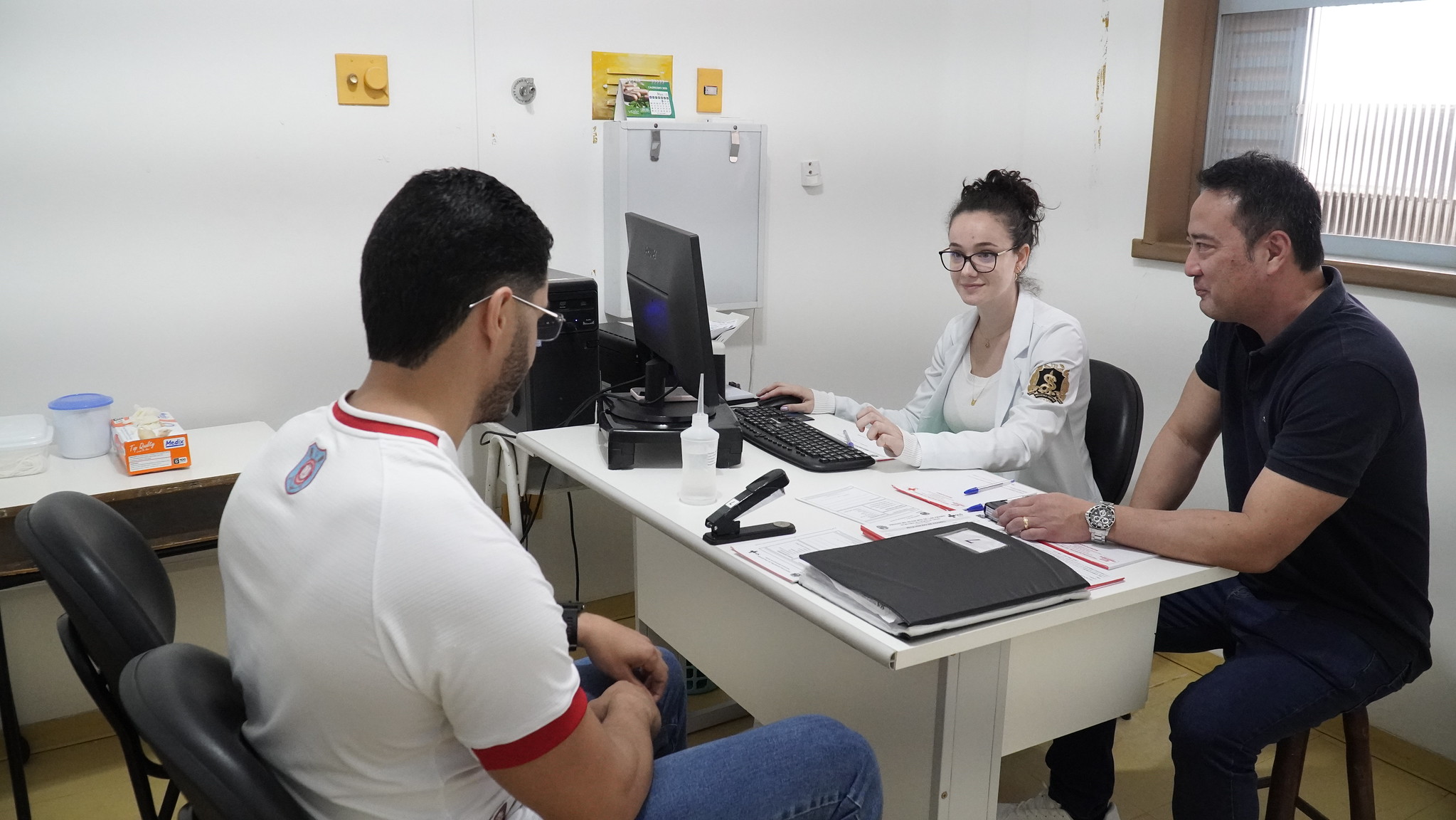 consulta com médico especialista em seu consultório