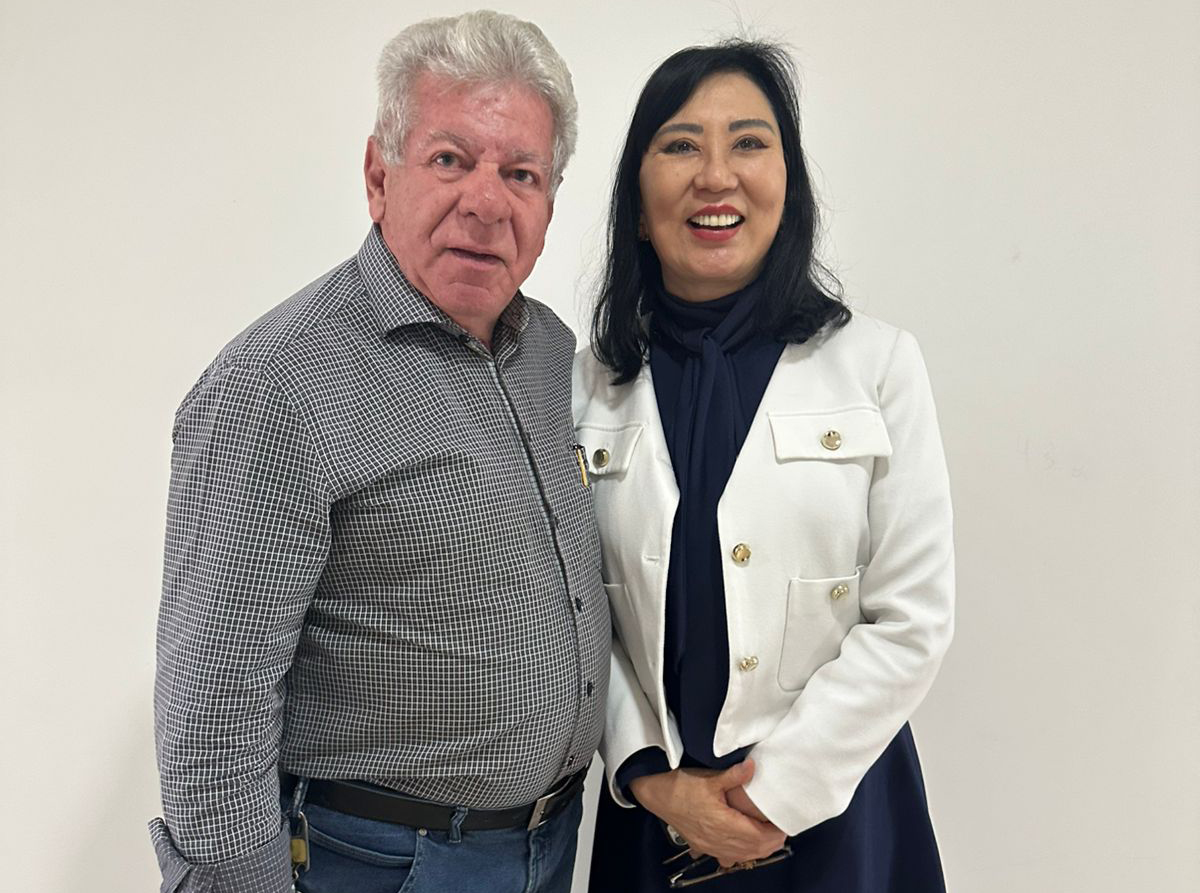 prefeito ao lado da desembargadora