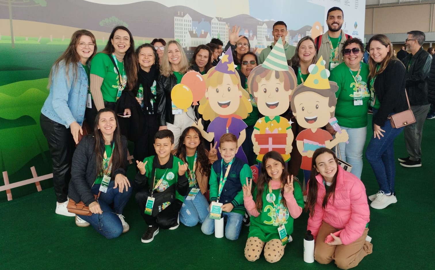 alunos e professores que receberam a premiação em curitiba