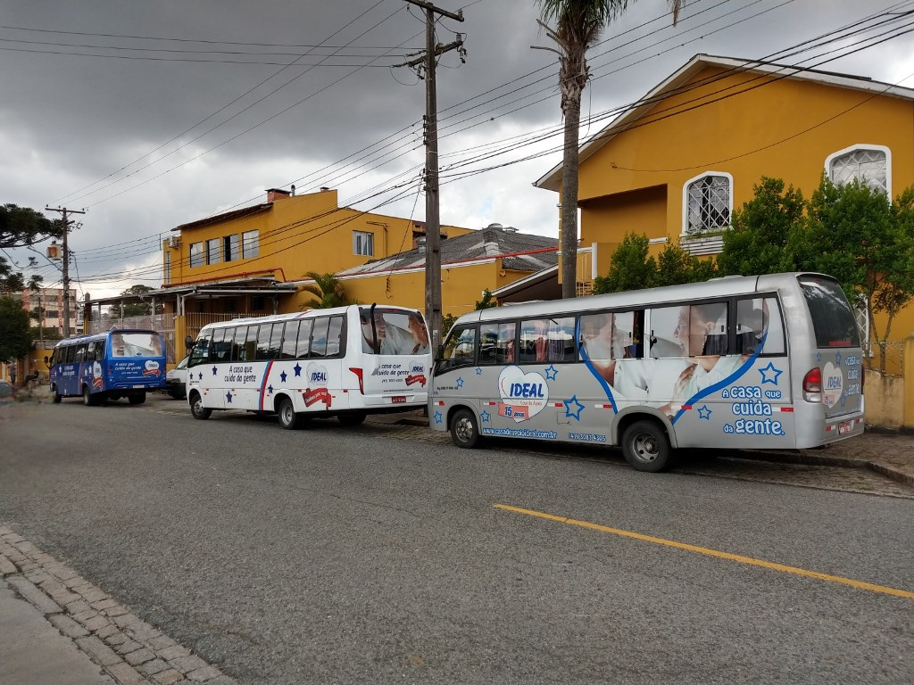 ônibus levam e buscam pacientes em hospitais e clínicas da capital