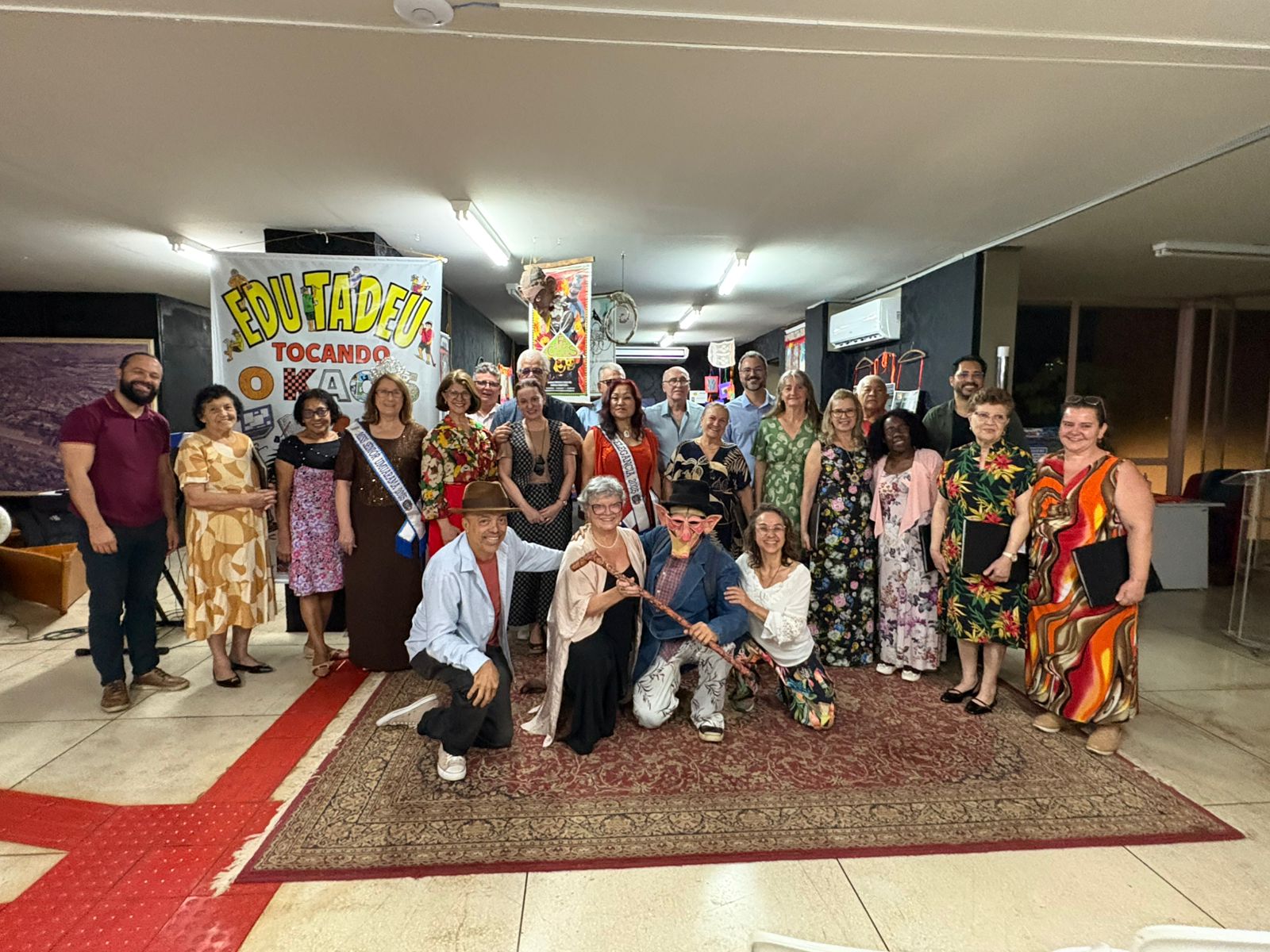 Abertura da exposição do artista Edu Tadeu no hall do centro cultural vera schubert