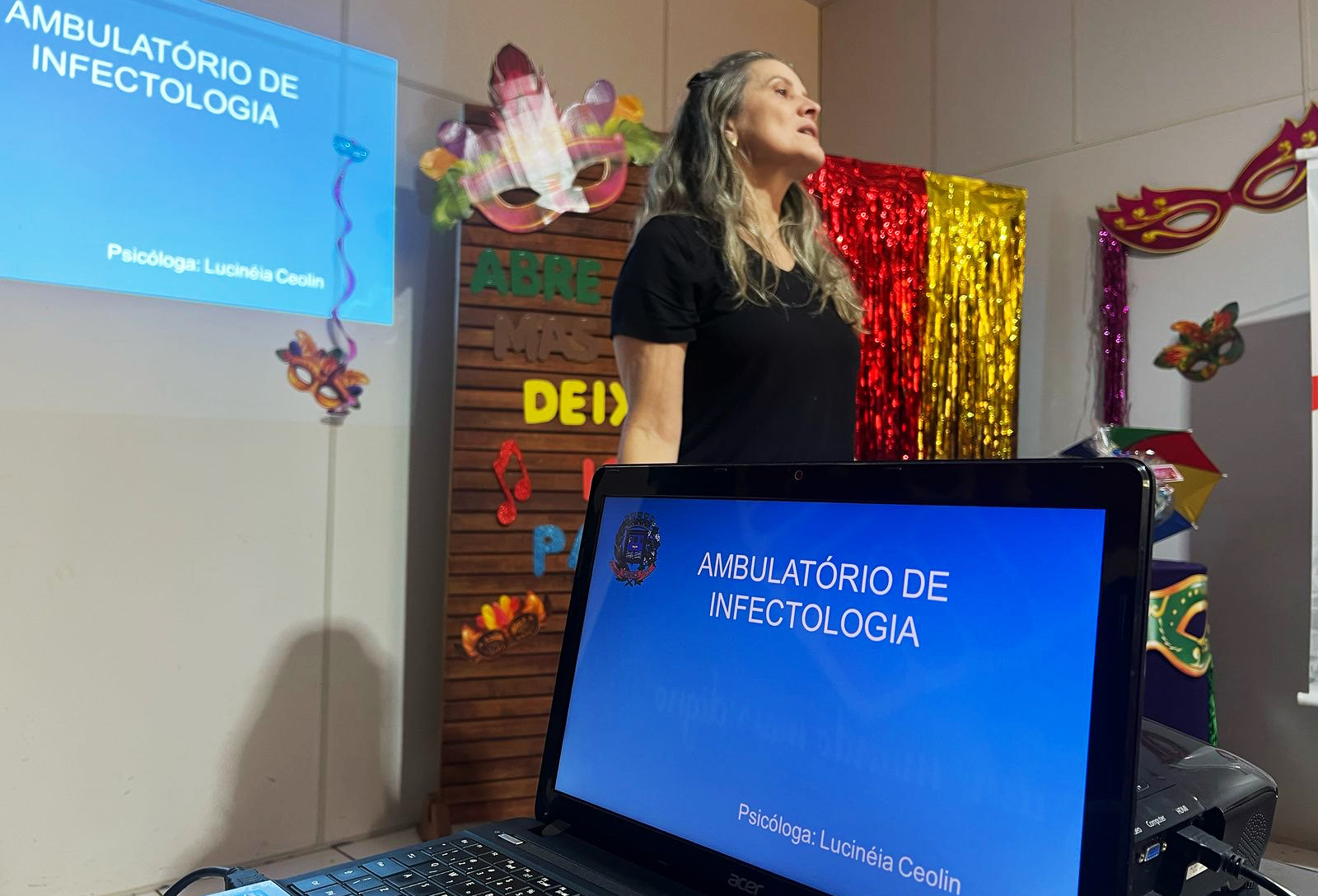 imagem da psicóloga falando