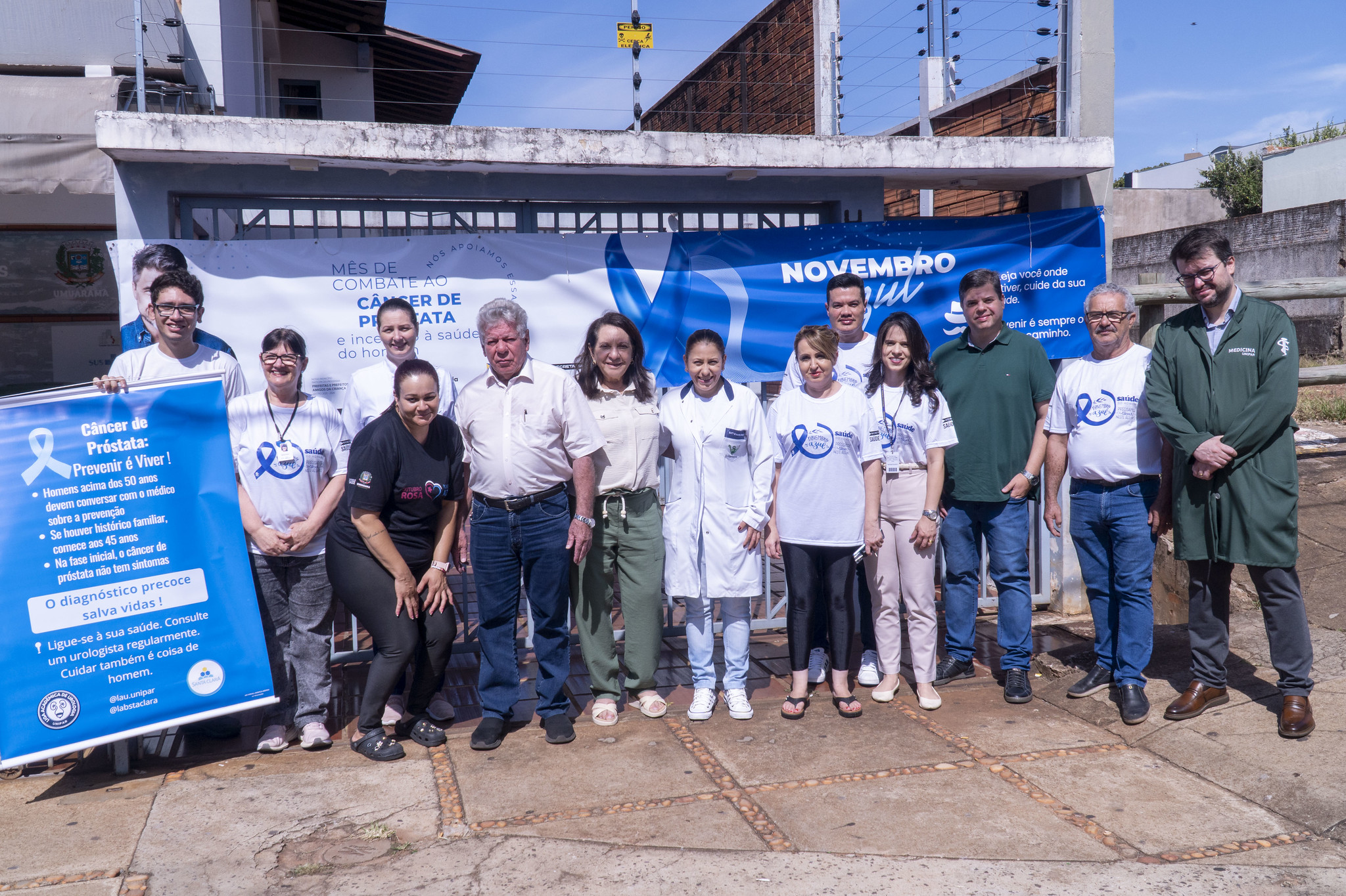 equipe de profissionais que trabalhou na campanha, ao lado do prefeito