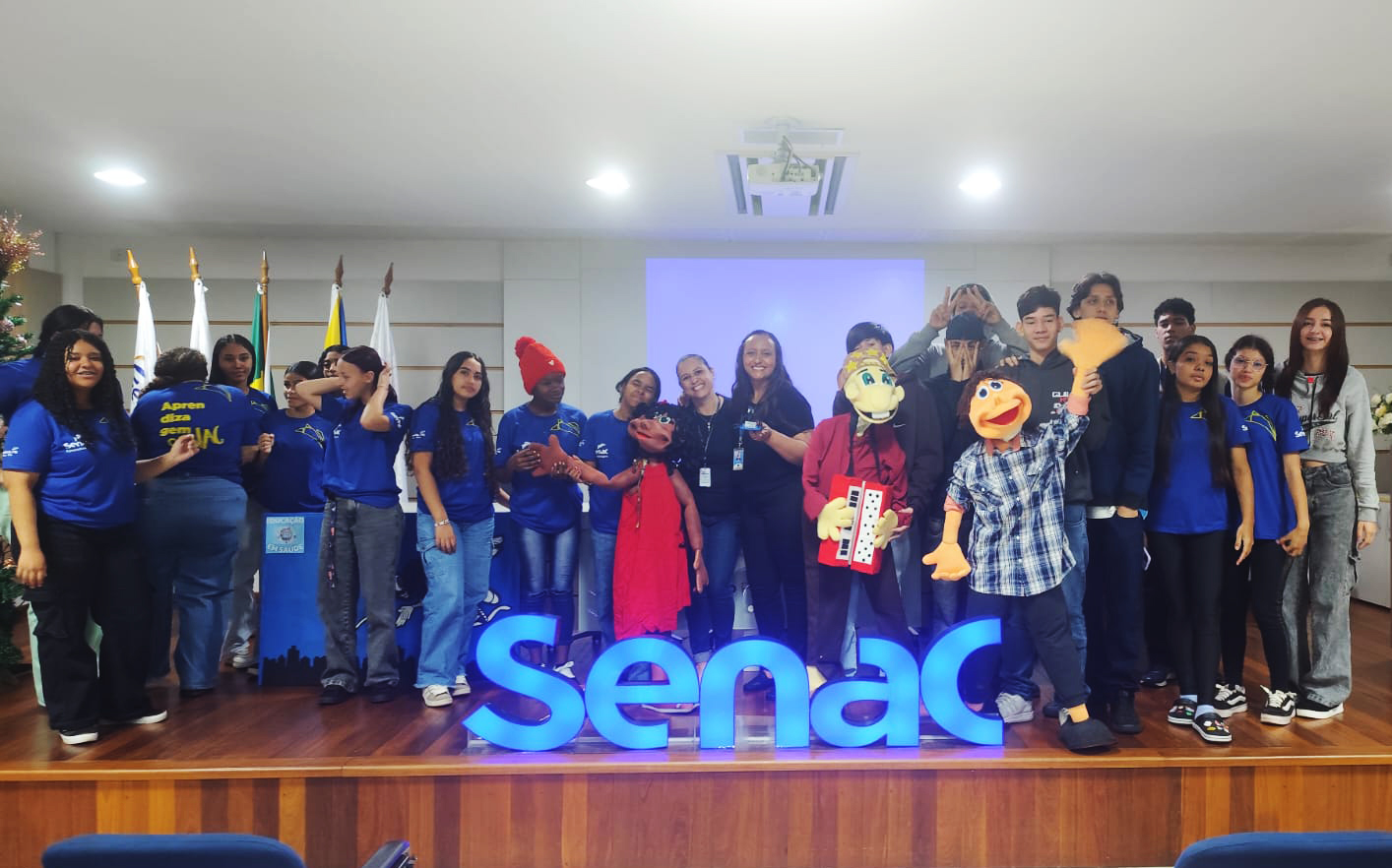apresentação do teatro da dengue aos alunos do senac