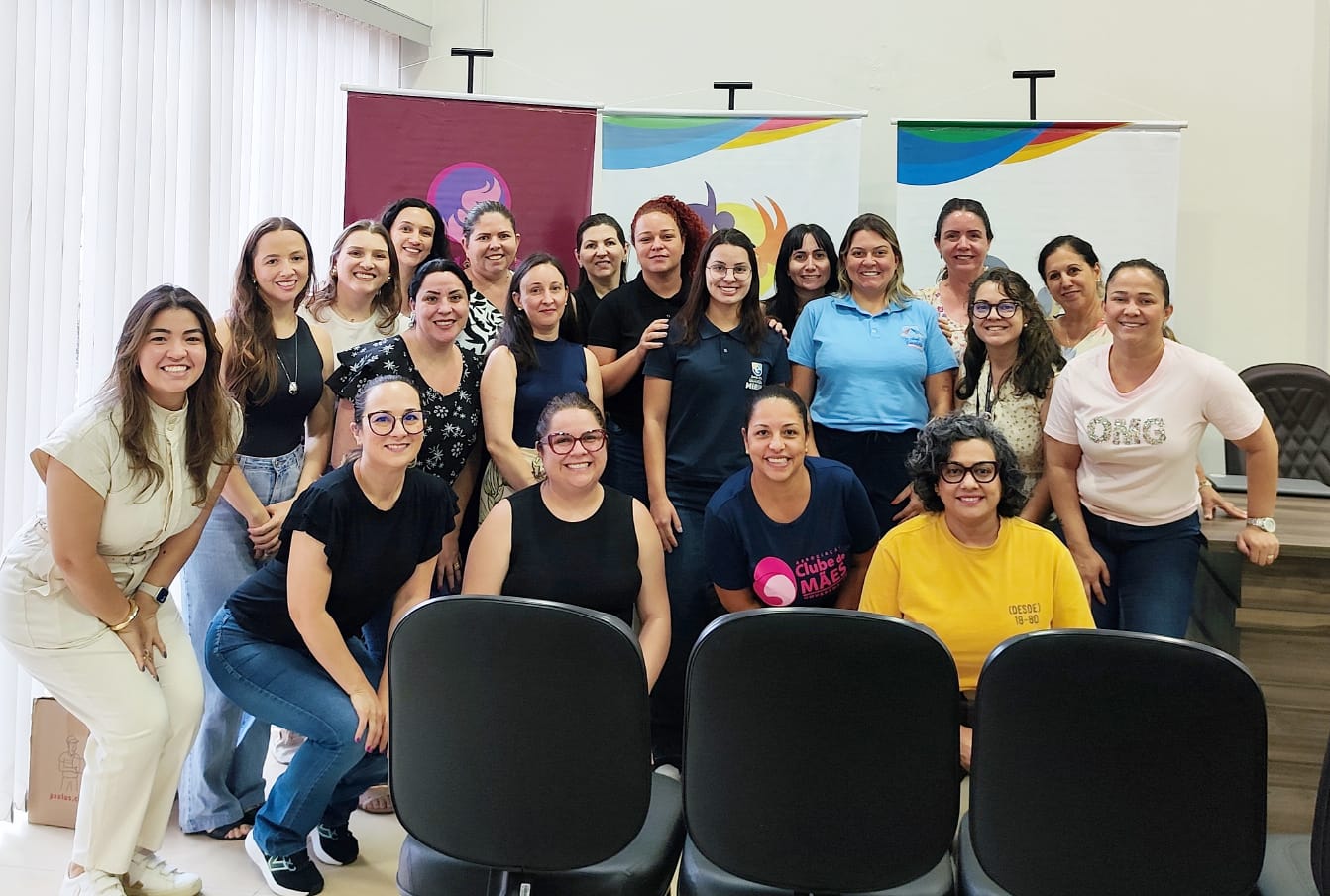 participantes das oficinas posam para foto