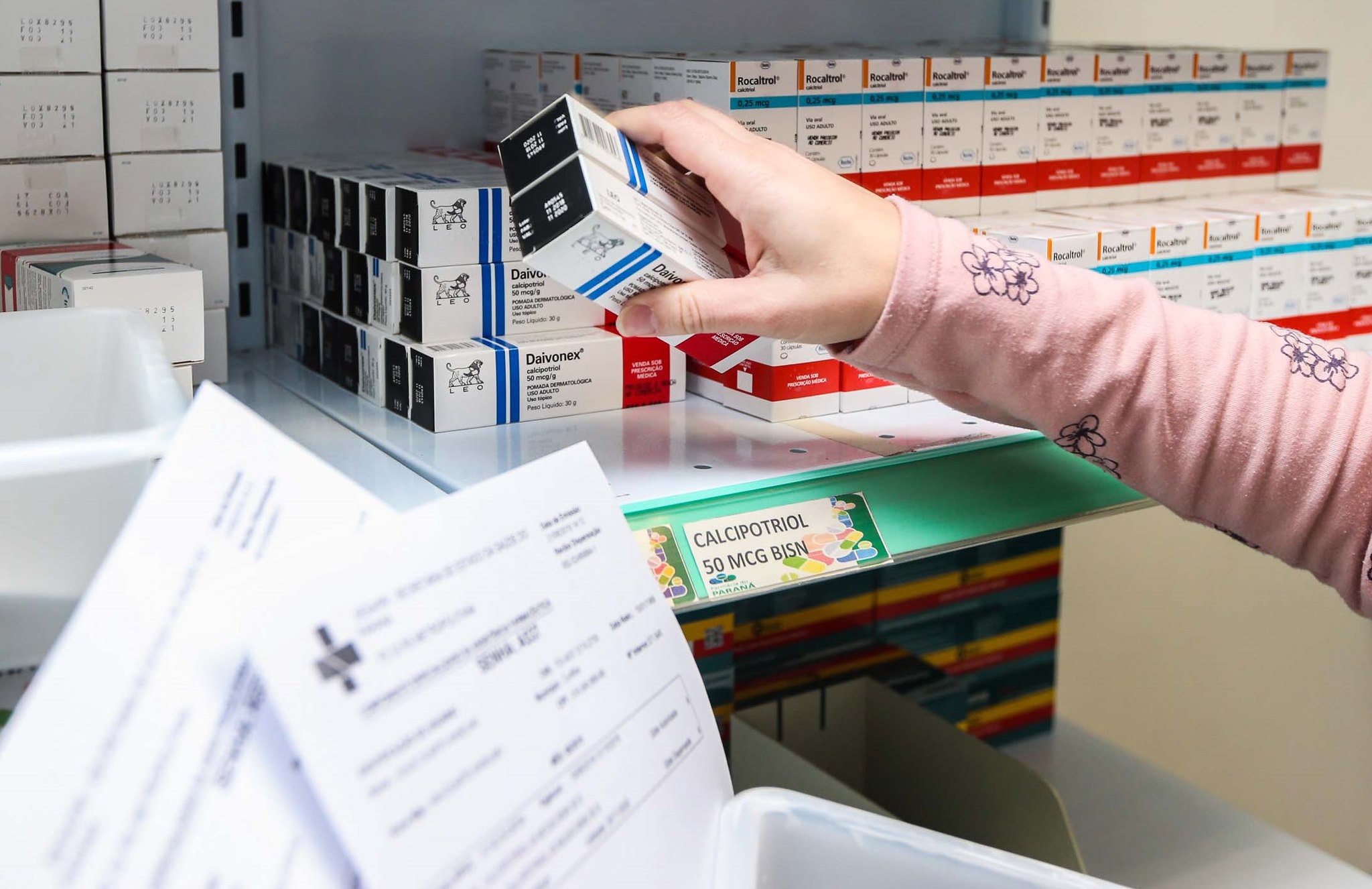 prateleira de remédios