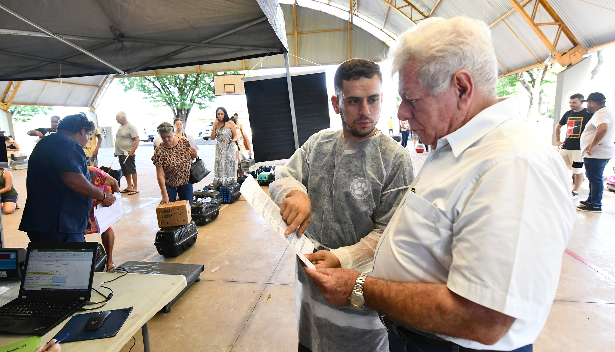 prefeito visita o serviço de castração gratuita