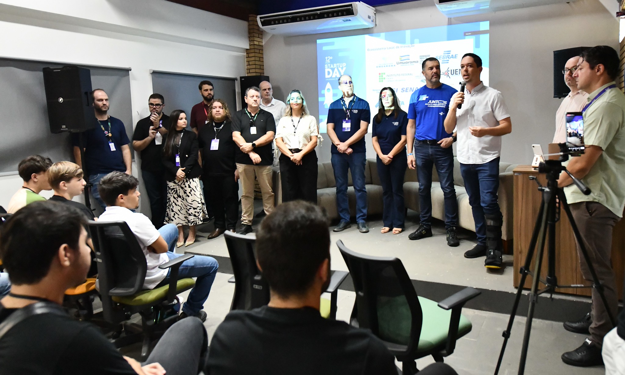 Autoridades na abertura do evento realizado no parque tecnológico de umuarama
