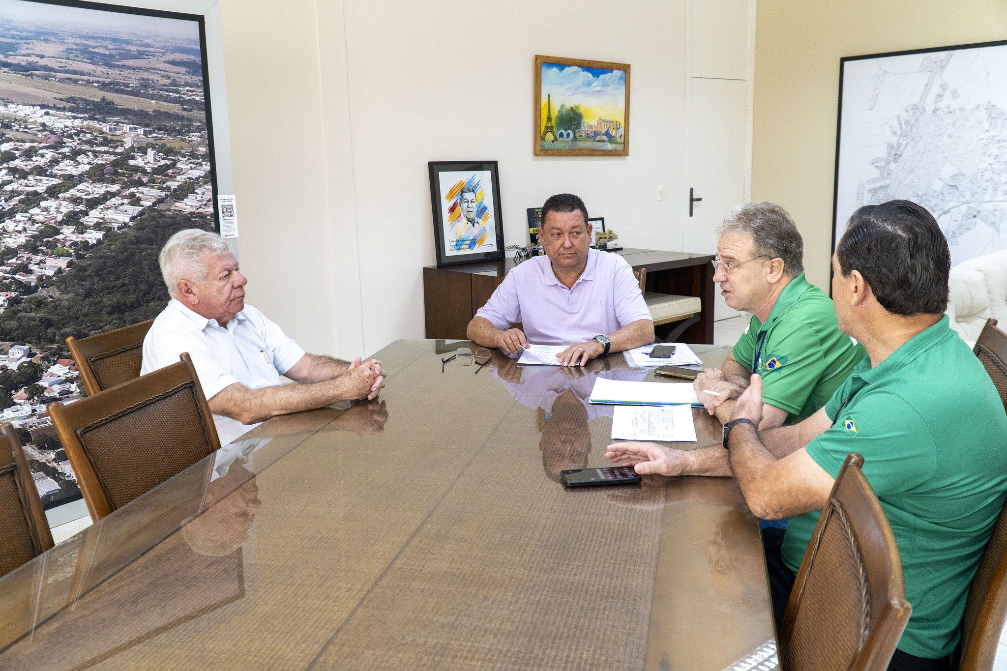 reunião no gabinete do prefeito, com dirigentes do esporte