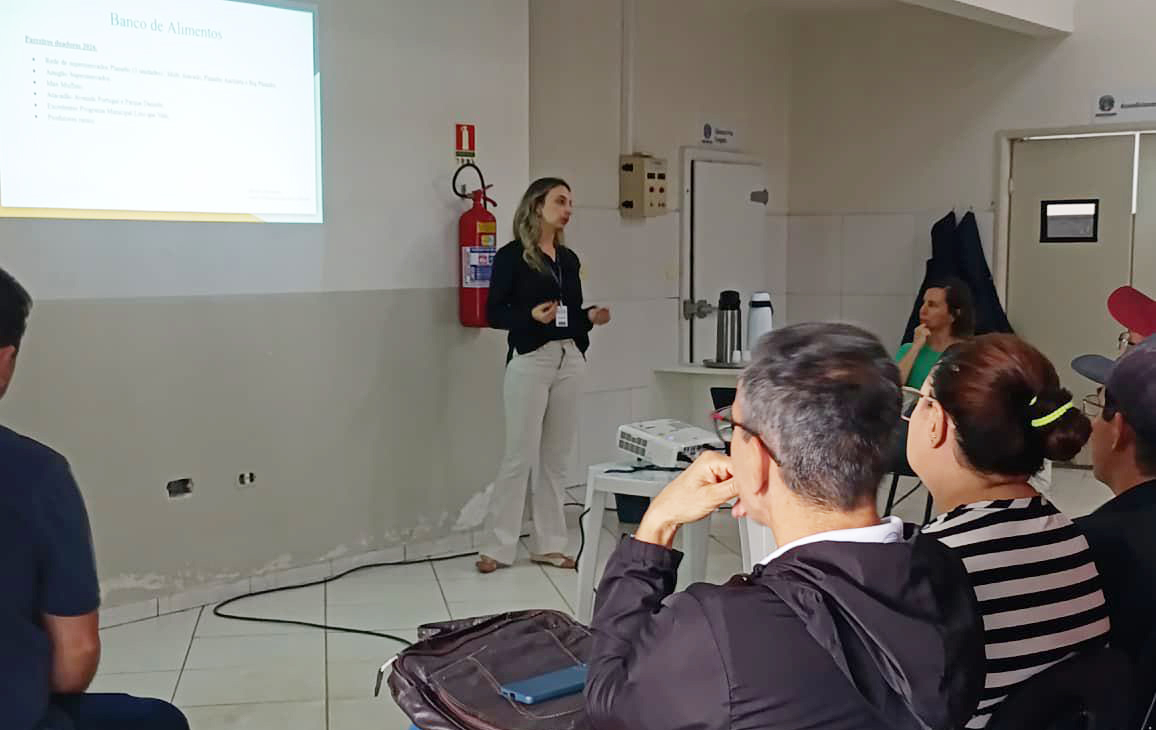 Apresentação das contas no telão