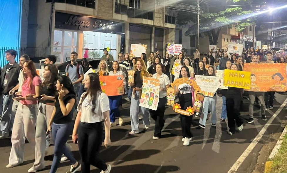 imagem da passeata na avenida central