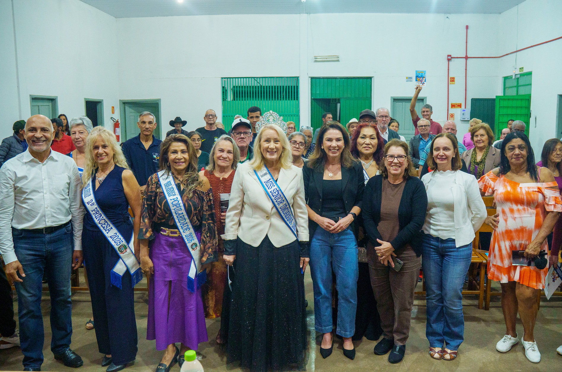 público presente na palestra em pose para foto
