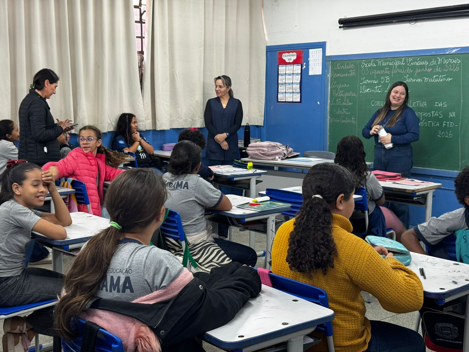 apresentação do concurso na sala de aula com alunos e professores