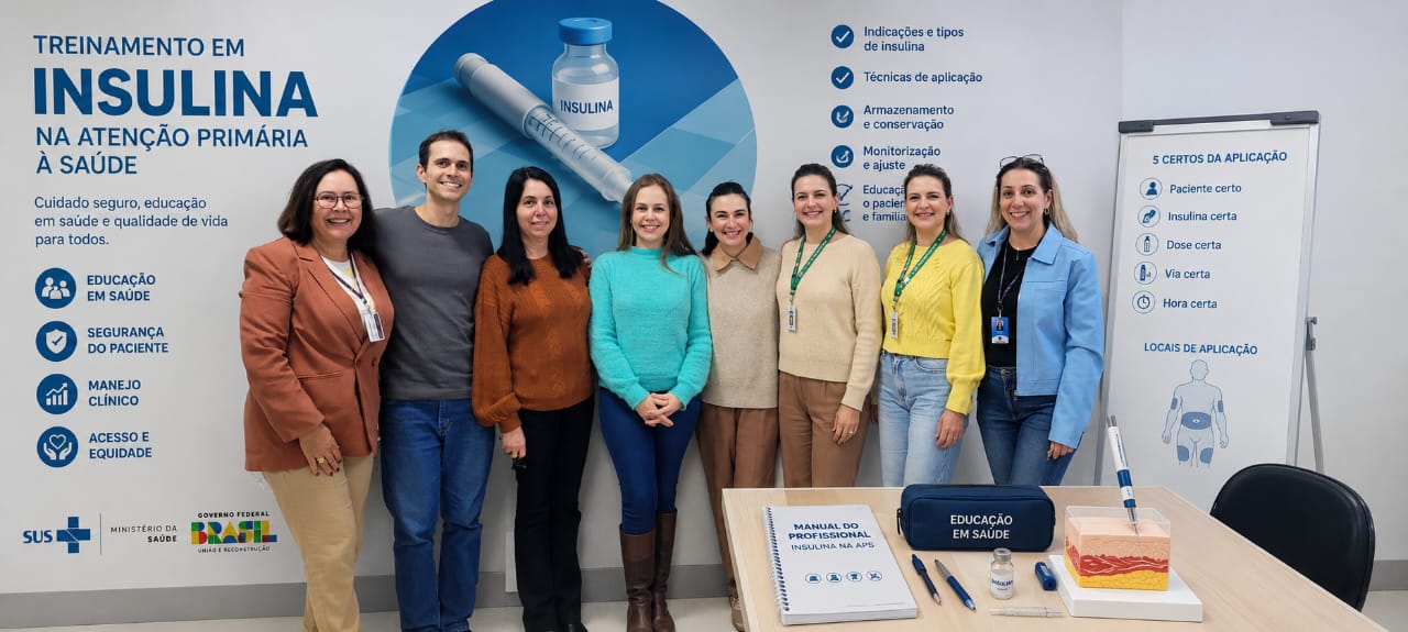 EQUIPE da secretaria de saúde que organizou a palestra