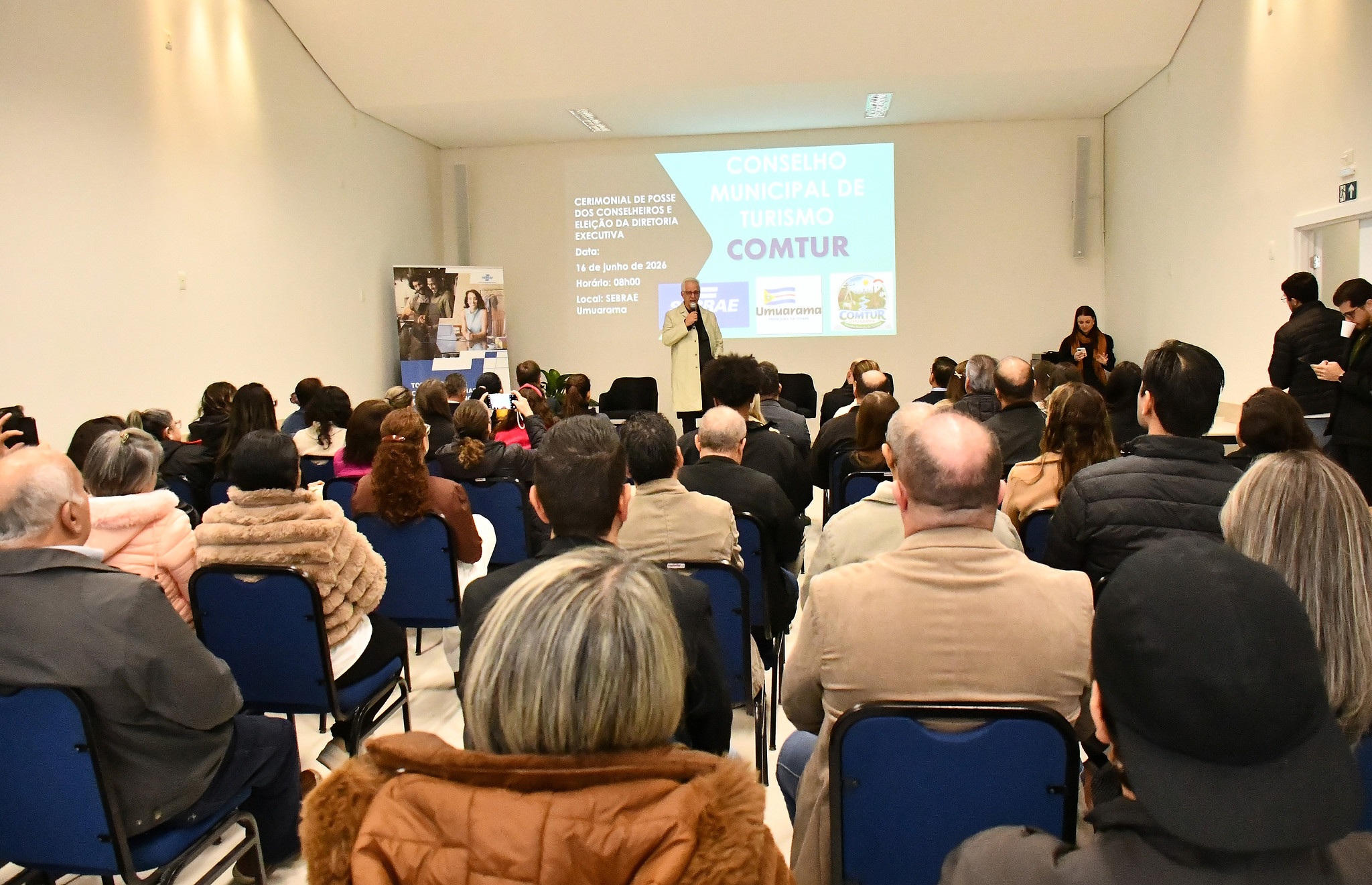 público presente na reunião do conselho de turismo