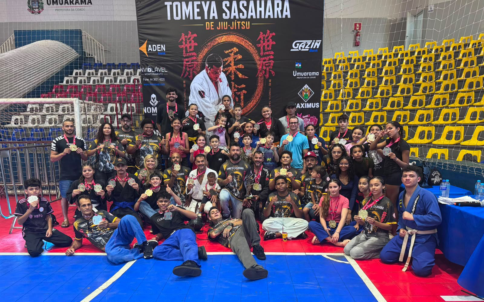 Atletas que participaram da 2ª Copa Tomeya Sasahra de Jui-Jitsu, no ginásio de esportes Amário Vieira da Costa, em Umuarama