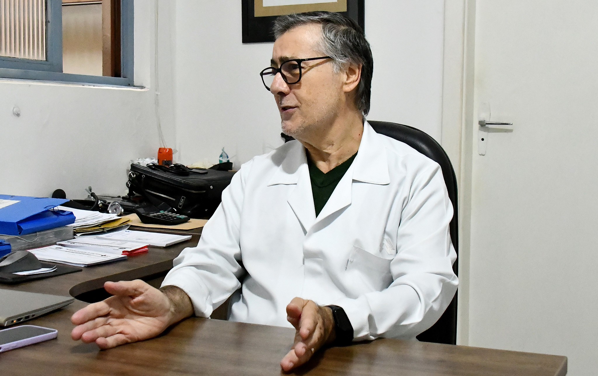 imagem do médico falando