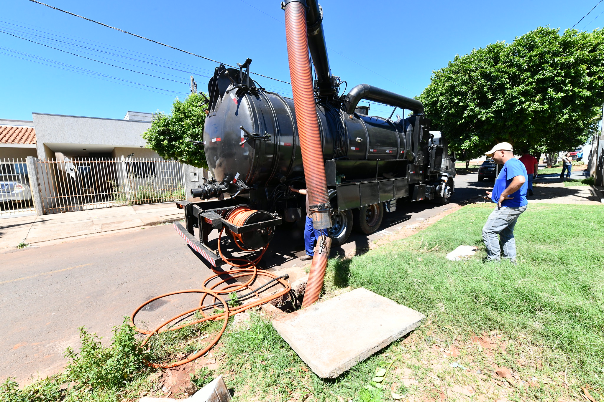 limpeza de bueiro com caminhão bomba
