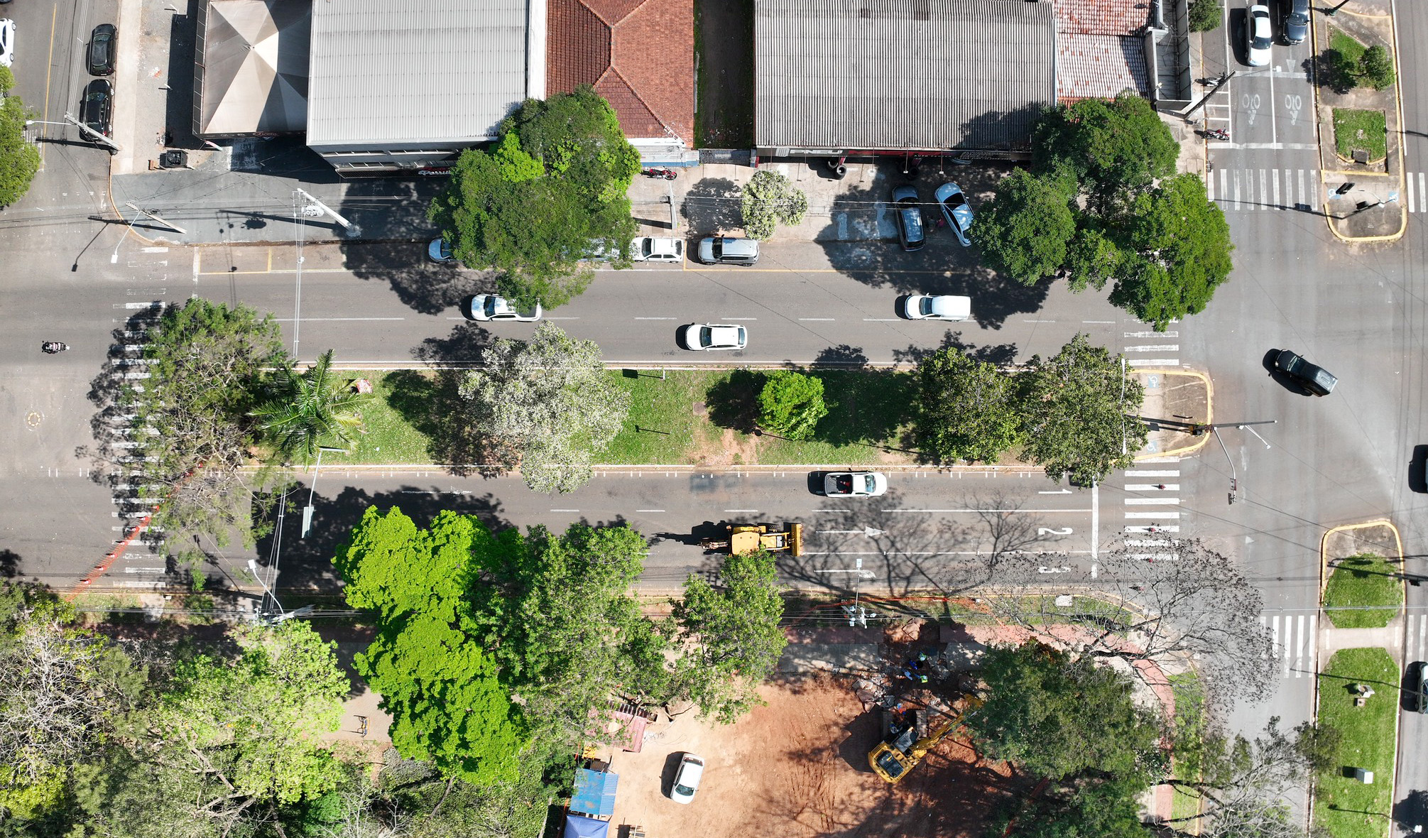 imagem de avenida bloqueada com cones de sinalização
