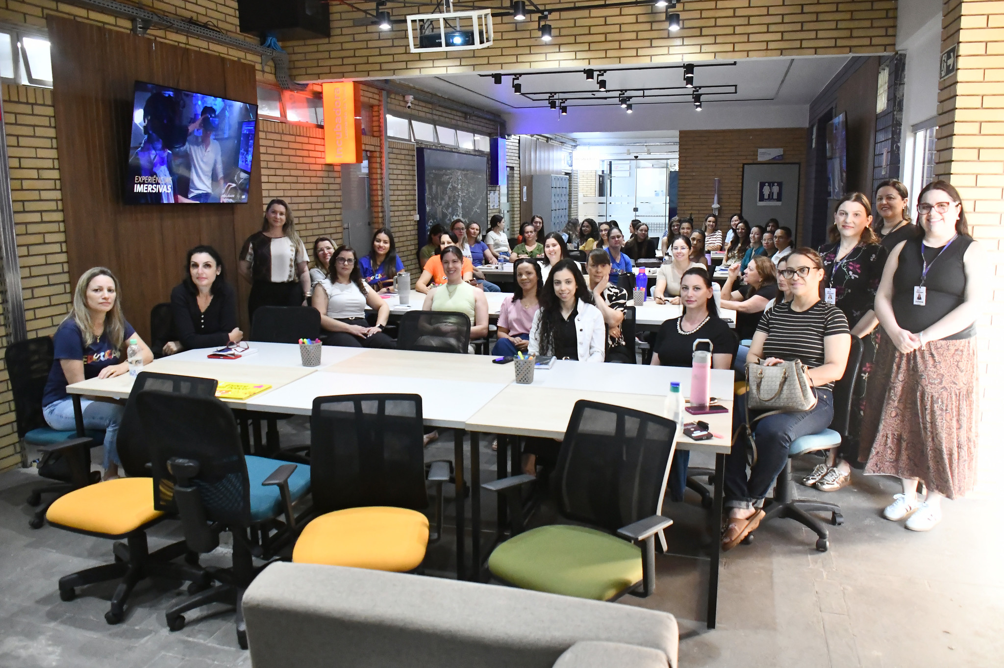 participantes do curso posam para foto