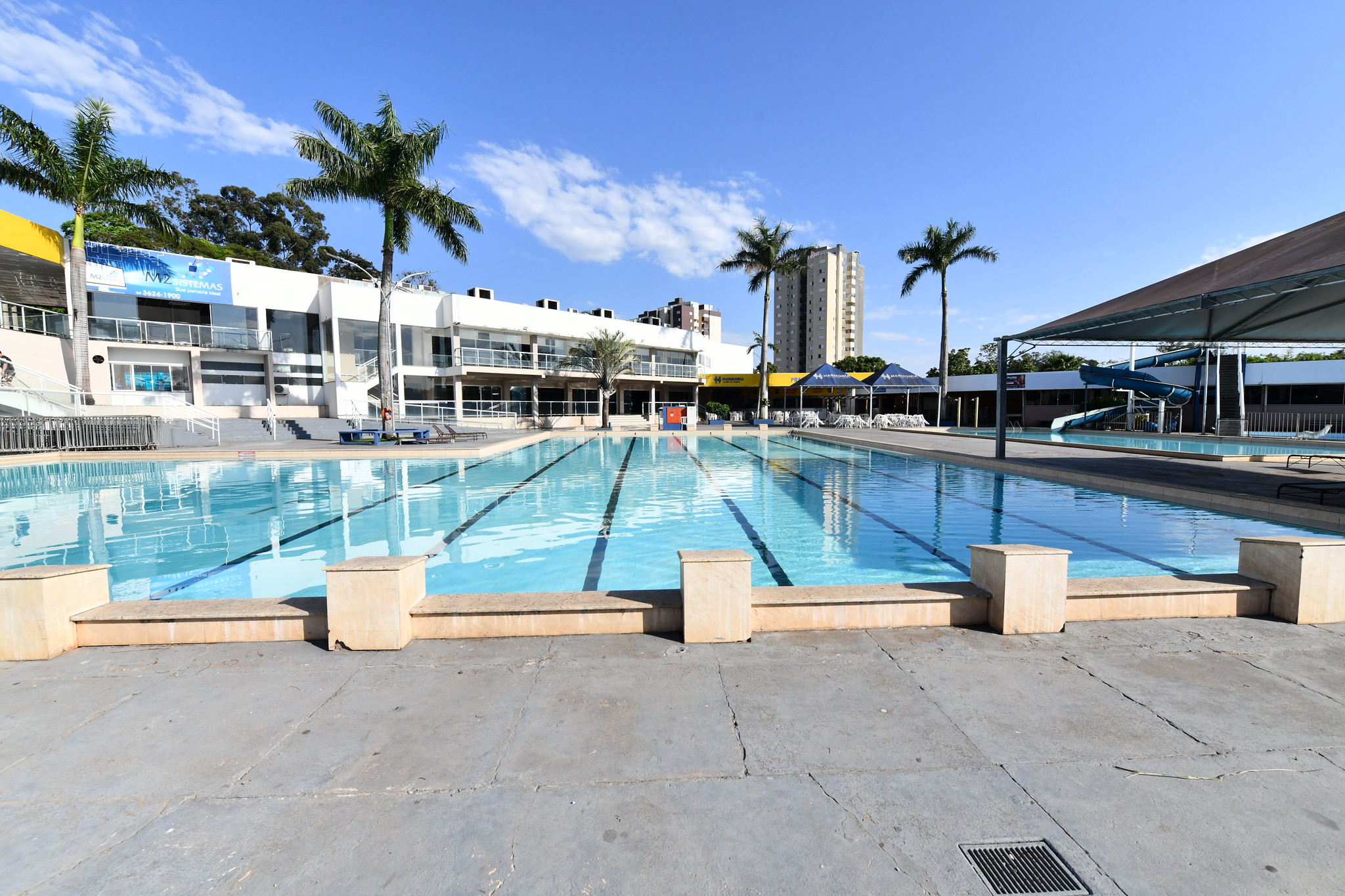 imagem de piscina semiolímpica