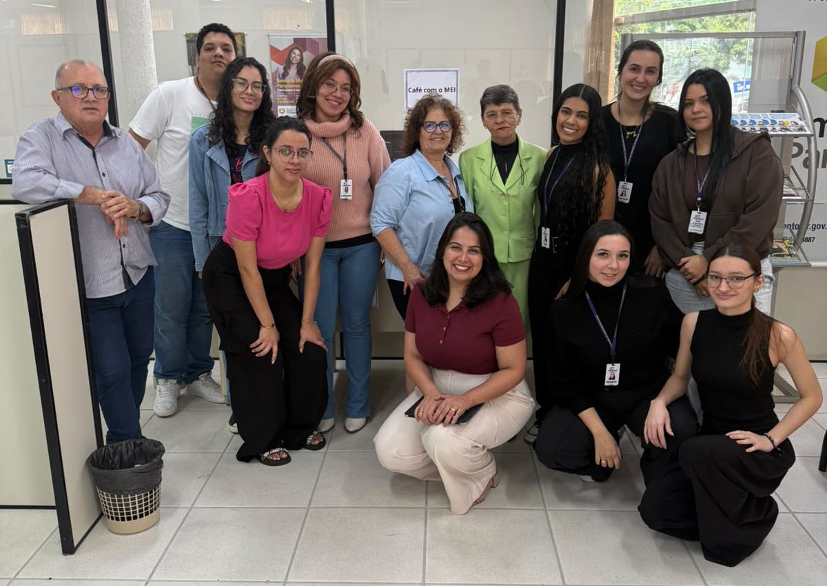equipe de servidores da casa do empreendedor em pose para foto