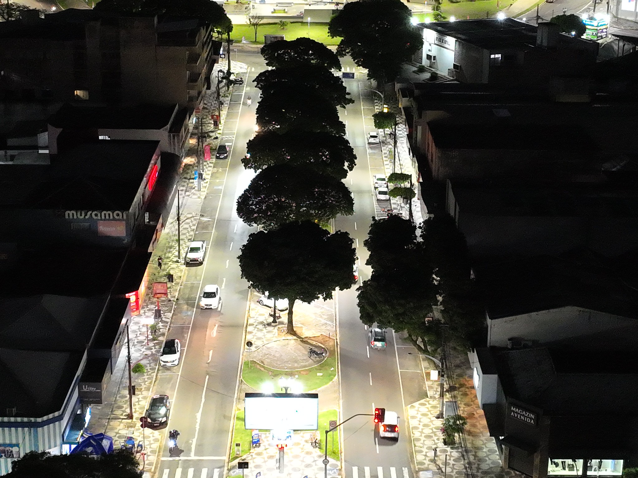 Ver notícia Iluminação ornamental da avenida Paraná é modernizada com tecnologia LED