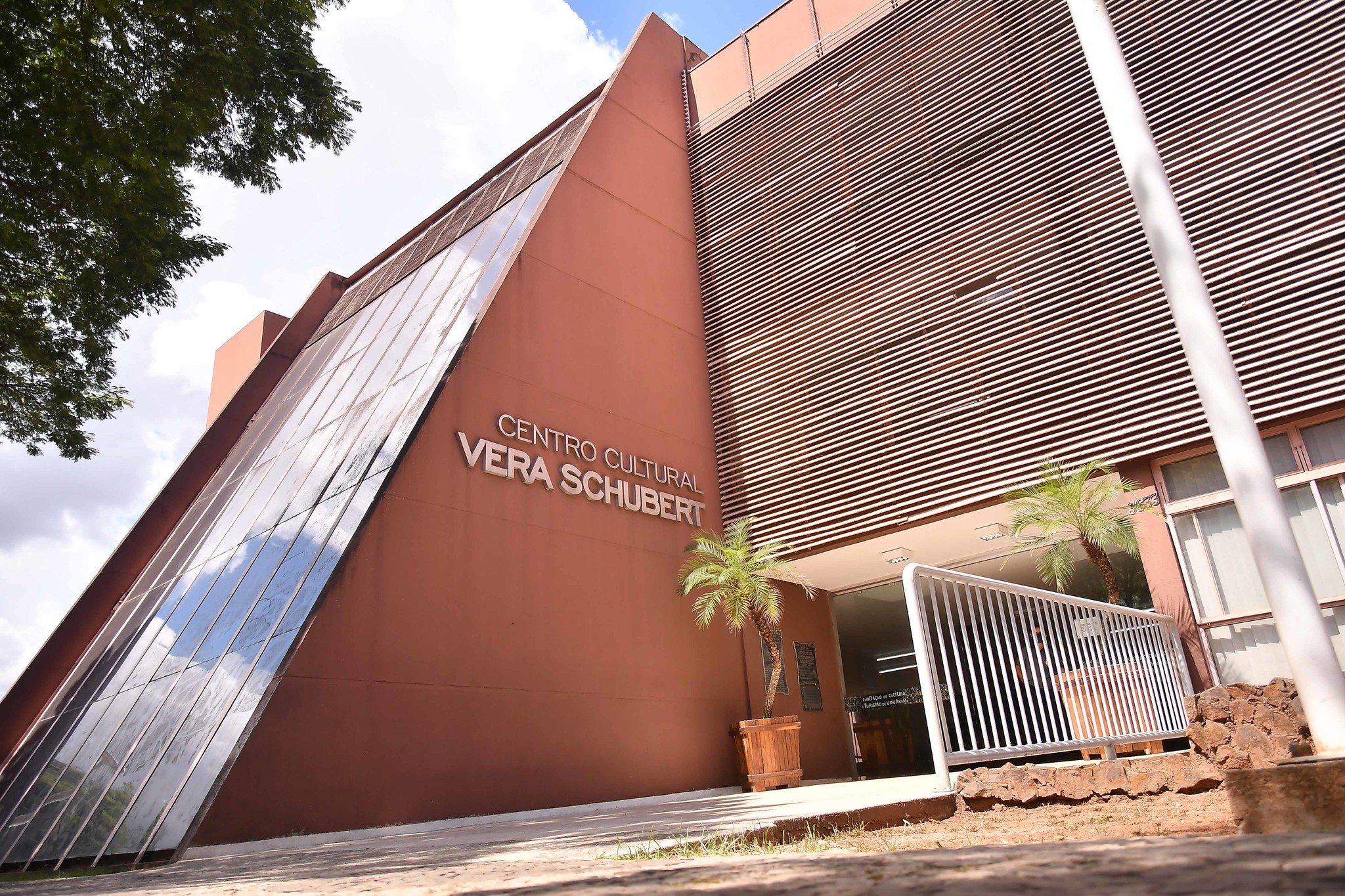IMAGEM DA FACHADA DO CENTRO CULTURAL