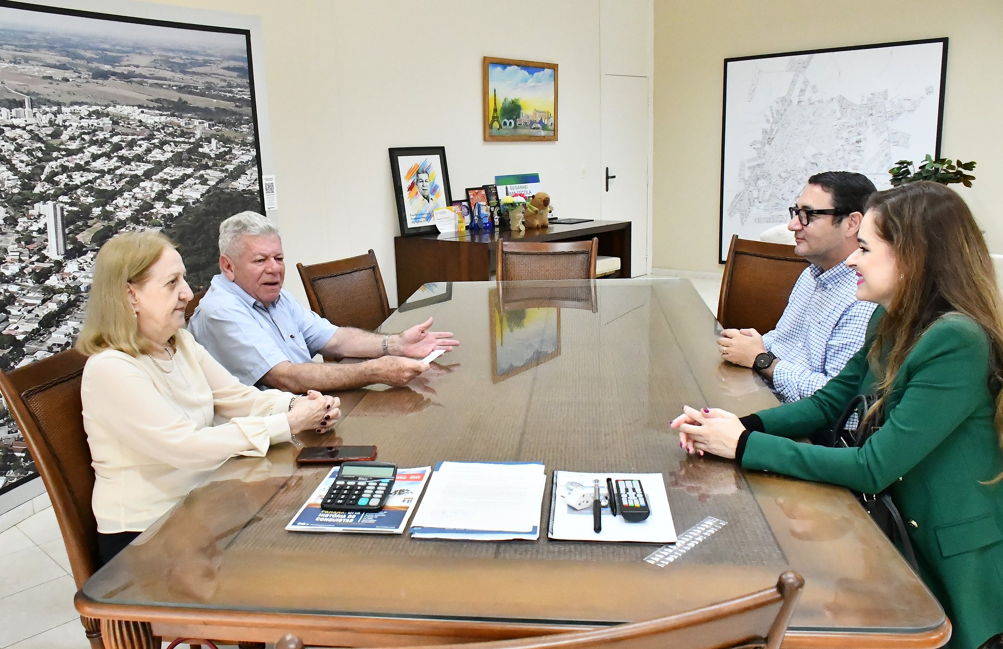 prefeito recebe reitoria da UEM em seu gabinete