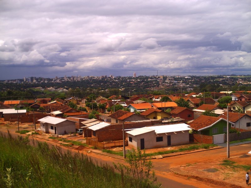Foto da matéria Governador e prefeito entregam títulos de regularização de imóveis para 275 famílias de Umuarama