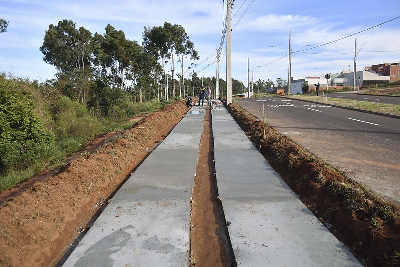 Foto da matéria Parque urbano em implantação no Primeiro de Maio já recebe calçadas