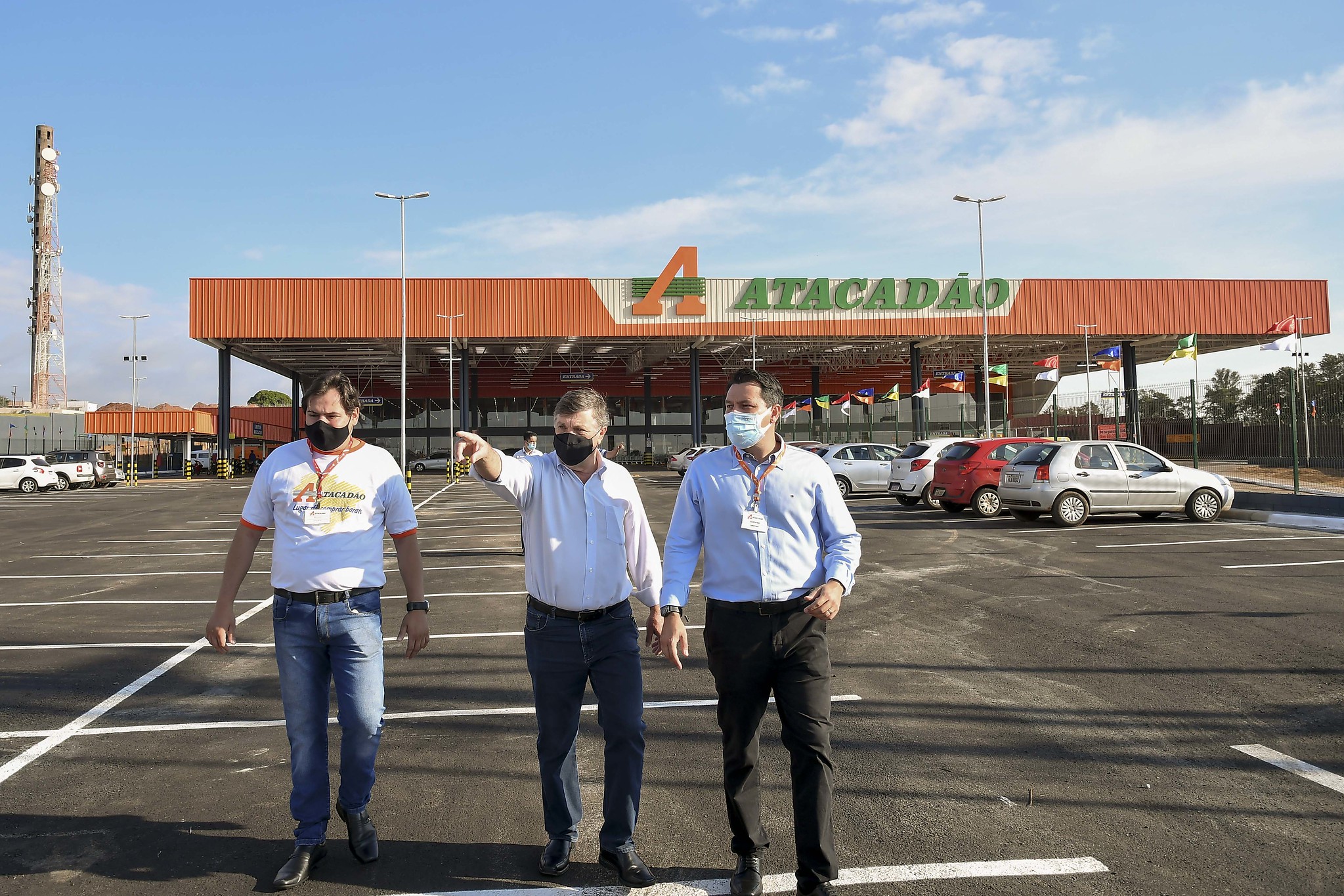 Foto da matéria Pozzobom acompanha início do atendimento do Atacadão em Umuarama