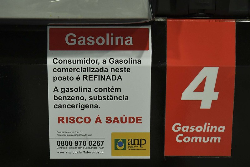 Foto da matéria Preço da gasolina cai quase 13% em postos de combustíveis de Umuarama