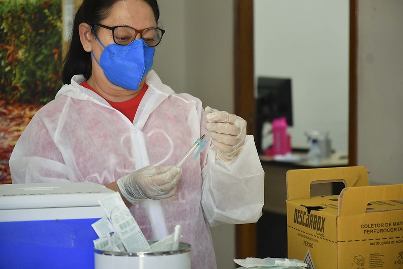 Foto da matéria Número de casos de covid cai para 8 e jovem de 25 anos está internado na UTI