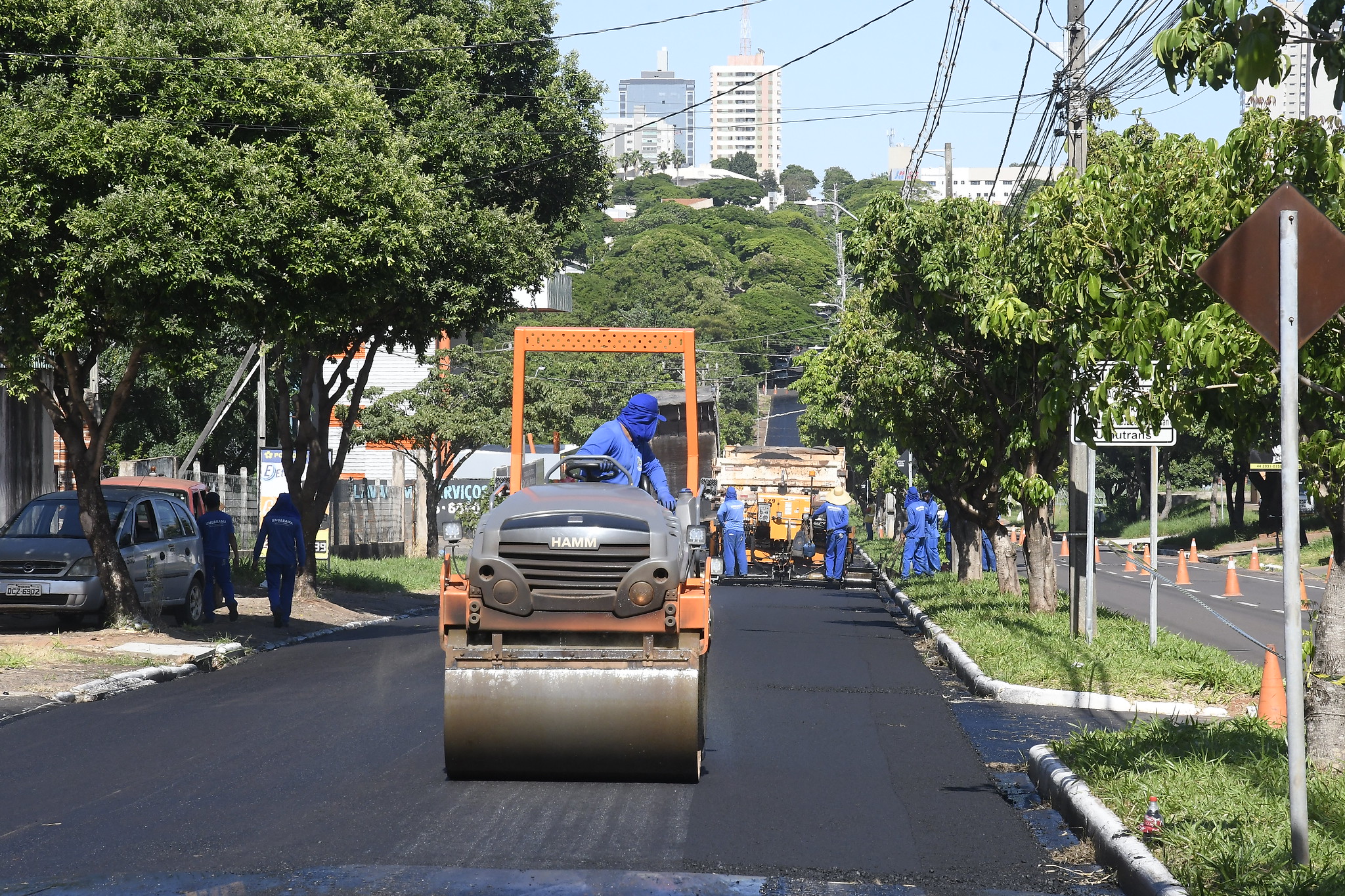Foto da matéria Avenida Paraná e principal avenida do Sonho Meu recebem reperfilamento asfáltico