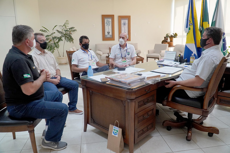 Foto da matéria Liga francesa de handebol apresenta proposta de parceria ao prefeito Pimentel