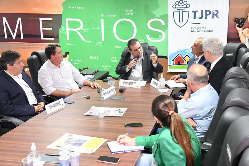 Foto da matéria Pimentel conhece o Programa Moradia Legal, do Tribunal de Justiça