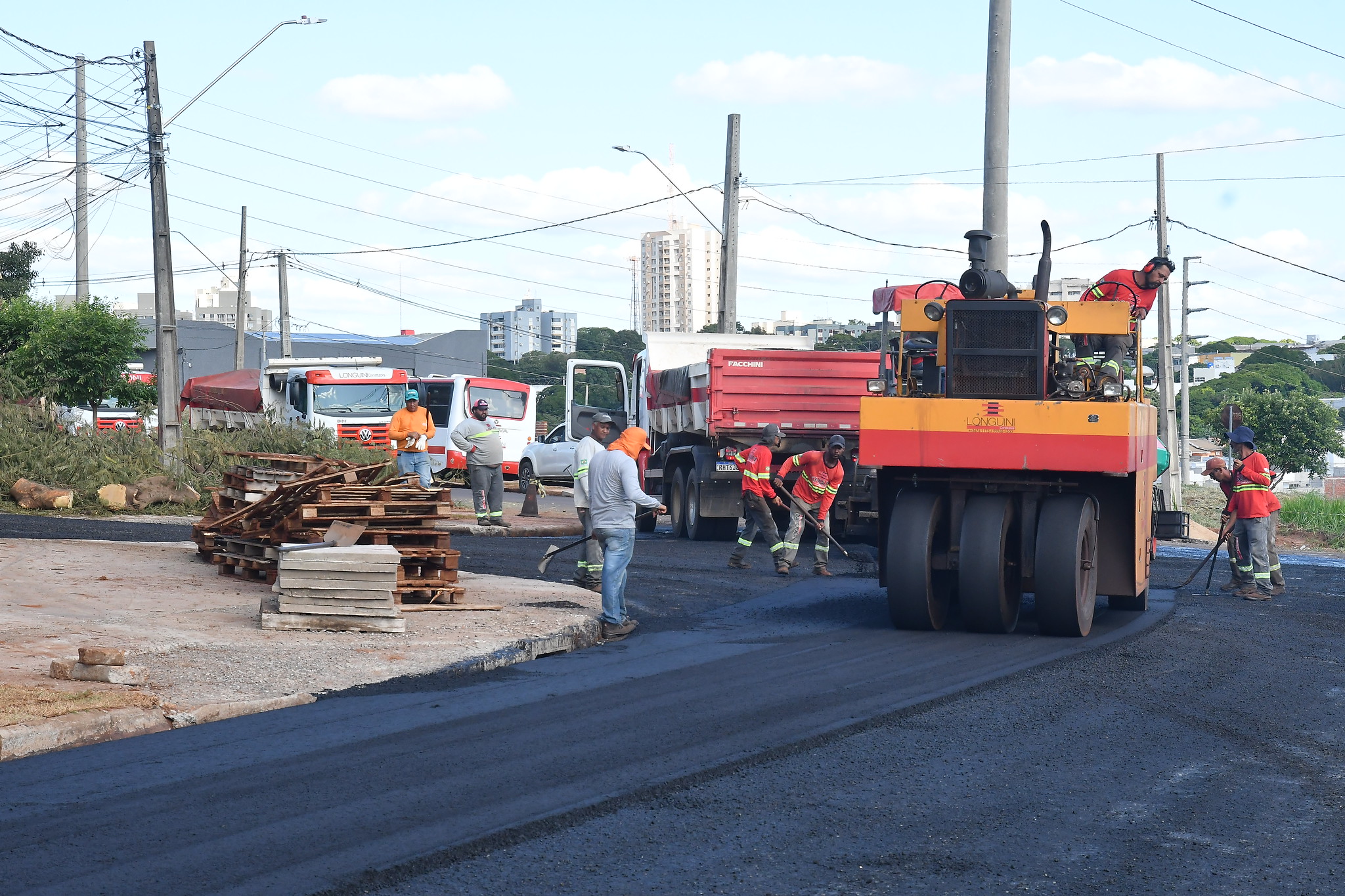Foto da matéria Ruas e avenidas da Zona V já recebem recapeamento asfáltico, rampas e calçadas