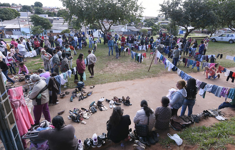 Foto da matéria Moradores do Parque Industrial recebem agasalhos da campanha Varal Solidário