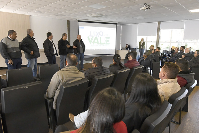 Foto da matéria Lunardelli e Rio Branco do Ivaí querem implantar o programa umuaramense Lixo que Vale